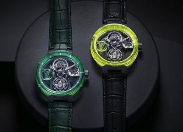 路易威登推出Tambour Moon飞行陀飞轮日内瓦印记绿色和黄色蓝宝石腕表