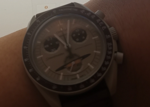 斯沃琪联名MoonSwatch  土星最特别的一款
