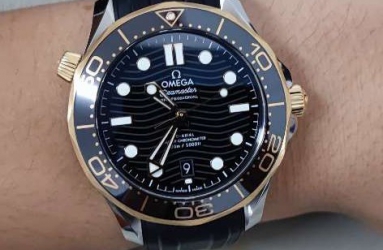 欧米茄间金海马入手  很开心可以拥有它  