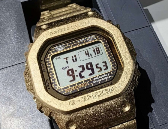 入手卡西欧G-Shock  40周年纪念款冰霜金