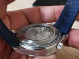 一下子就被它吸引了  拿下欧米茄海马蓝盘