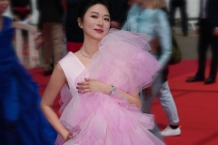 演员黄璐佩戴萧邦臻品出席第76届戛纳电影节王兵执导电影《青春》首映礼