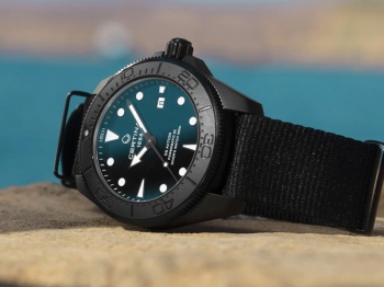 雪铁纳推出DS Action Diver 43毫米全黑腕表