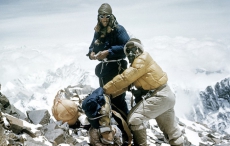 纪念人类首登珠穆朗玛峰七十周年