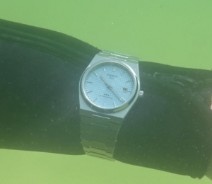 防水性能100米的手表可以在海中游泳嗎？