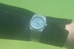 防水性能100米的手表可以在海中游泳吗？