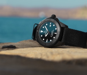瑞士雪鐵納 DS Action DIVER動能系列43 毫米陶瓷海龜FULL BLACK潛水機械腕表：深海暗影