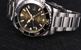 我愿稱它為今年最美綠盤，浪琴康卡斯潛水系列GMT腕表