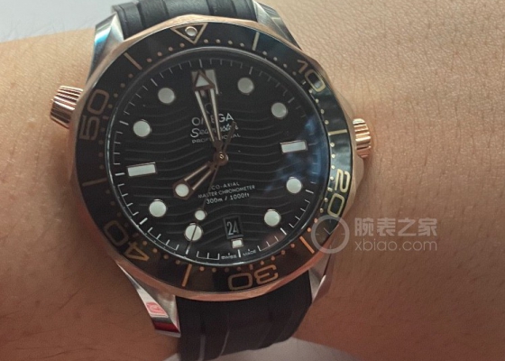 记录人生第一块机械表  欧米茄海马300间金黑