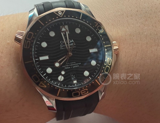 记录人生第一块机械表  欧米茄海马300间金黑