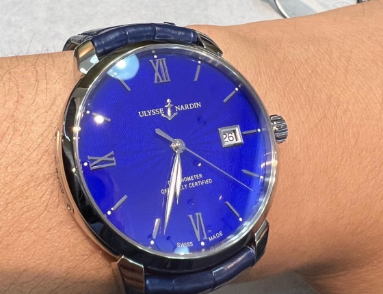 推出七年依旧是最亮的蓝  雅典表CLASSICO鎏金