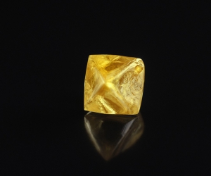 蒂芙尼购得加拿大境内迄今发现最大黄钻原石