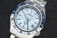 周年纪念款“白蓝圈”，独特的高振频GMT腕表