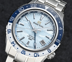 周年紀念款“白藍圈”，獨特的高振頻GMT腕表