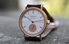 Nomos推出Tangente Roségold Neomatik腕表