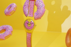 “新鲜出炉”，趁热抢购！瑞士斯沃琪推出以甜甜圈为灵感的精美腕表