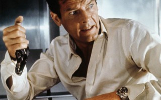 前任007罗杰·摩尔的斯沃琪腕表套装拍出68万元