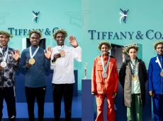 蒂芙尼祝贺上海马拉松男女前三名运动员 荣获由品牌打造的赛事奖杯与奖牌