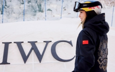 IWC万国表与奥运冠军谷爱凌共聚云顶滑雪公园 再度举办青少年滑雪训练日特别活动