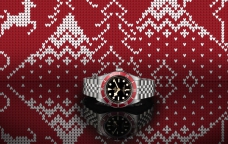 帝舵表节日甄选新款碧湾腕表 。醇厚酒红，为冬日增色。