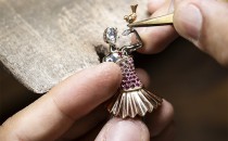 梵克雅宝Ballet Précieux高级珠宝系列翩然起舞，致爱芭蕾