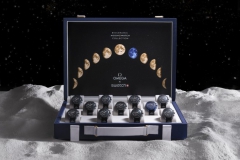 欧米茄将于苏富比拍卖11套MoonSwatch“Mission to Moonshine Gold”腕表手提箱套装为国际奥比斯组织筹集善款