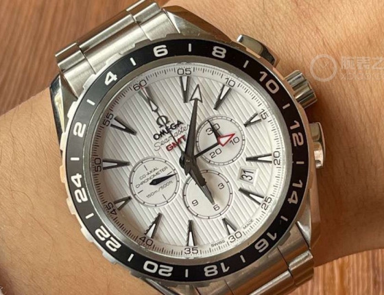 送给自己的新年礼物  欧米茄海马AT CHRONOGRAPH