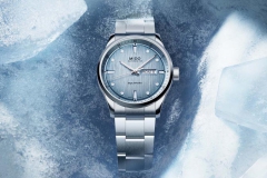 瑞士美度表推出舵手系列千禧冰川蓝腕表