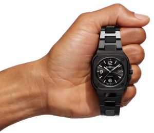 Bell & Ross柏萊士推出全新BR 05 Black Ceramic腕表