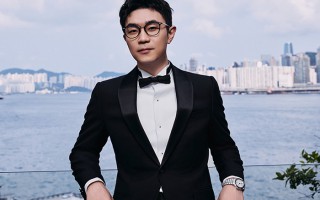 導演、演員大鵬佩戴蕭邦珠寶腕表臻品 出席第42屆香港電影金像獎頒獎典禮