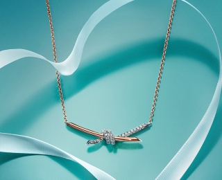 蒂芙尼呈獻全新520廣告大片 于中國市場全球首發Tiffany Knot系列全新雙色金鑲鉆項鏈