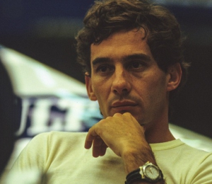 纪念埃尔顿·塞纳（AYRTON SENNA）逝世30周年 TAG HEUER泰格豪雅致敬车神的不朽传奇