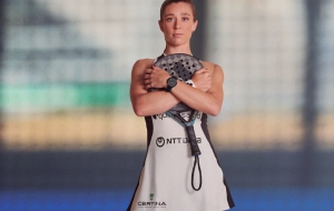 瑞士雪铁纳联手玛尔塔·奥尔特加新推个性鲜明的 DS-7 计时码表板式网球特别款