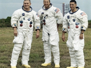 阿波罗8号超霸：月之暗面，火箭成针