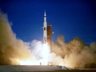 阿波罗8号超霸：月之暗面，火箭成针