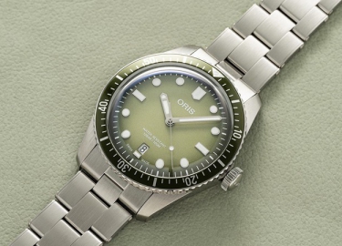 豪利時推出Divers Sixty-Five Date 40毫米漸變綠腕表