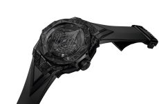 HUBLOT宇舶表推出全新BIG BANG UNICO  SANG BLEU II刺青黑色碳纤维腕表