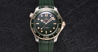 新品速看！欧米茄海马 300 米潜水表青铜金绿盘，复古时尚新宠