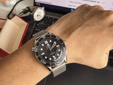 简约简单值得拥有  欧米茄海马黑盘300