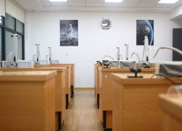 TO BE A WATCH MAKER------上海大學(xué)海亞克鐘表學(xué)校