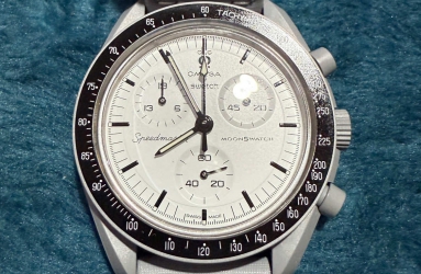 三只白面计时  Swatch欧米茄1965联名款开箱