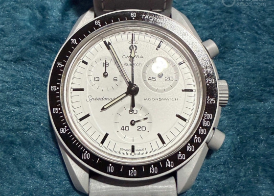 三只白面计时  Swatch欧米茄1965联名款开箱