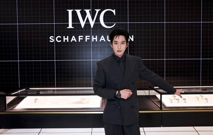 IWC万国表品牌大使张若昀亮相日内瓦“钟表与奇迹”钟表展，体验全新工程师及飞行员系列时计杰作