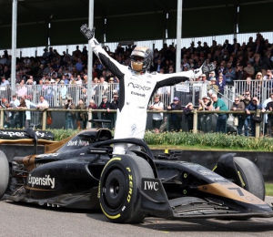 沙夫豪森IWC万国表携手即将上映的合作影片《F1》亮相古德伍德会员会议