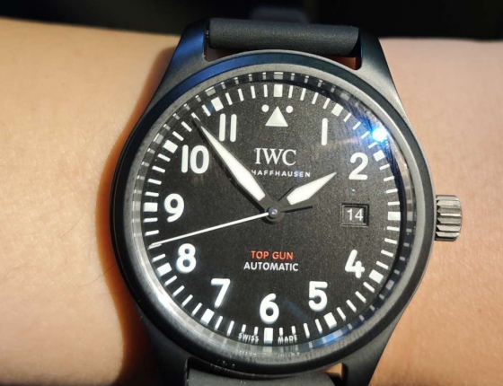 万国表黑陶瓷IW326906  120小时动力 top gun