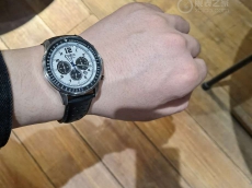 经典的外形百搭的随行  西铁城 FUTURE FORCE