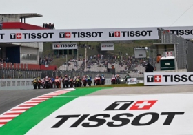 从“腕间良伴”到“赛道守护者 天梭表以精密计时助力 MotoGP™ ， 成就深厚合作情谊
