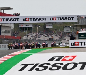 从“腕间良伴”到“赛道守护者 天梭表以精密计时助力 MotoGP™ ， 成就深厚合作情谊