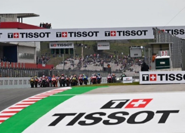 从“腕间良伴”到“赛道守护者 天梭表以精密计时助力 MotoGP™ ， 成就深厚合作情谊