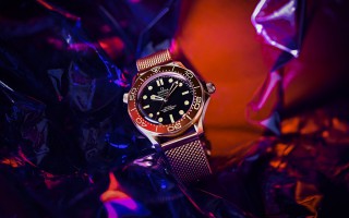 欧米茄青铜金海马300米:潜水表的奢华进化论